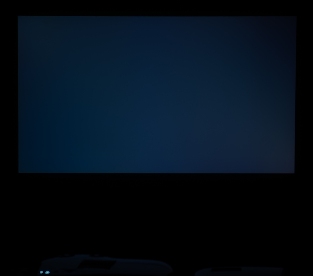 Epson Home Cinema 3800 displaying a black frame (dynamic contrast settings are disabled)